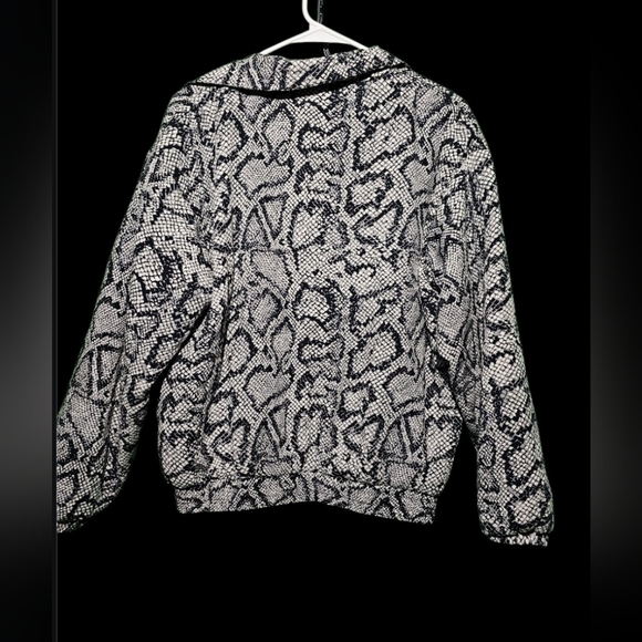 Urban Outfitters Monochrome Bomber Jacket XS - Oversized Fit A Large PTP 22 - Picture 4 of 5
